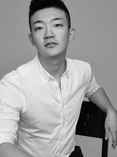 李棋(上海外滩美术馆资深策展人)
李棋(上海外滩美术馆资深策展人)