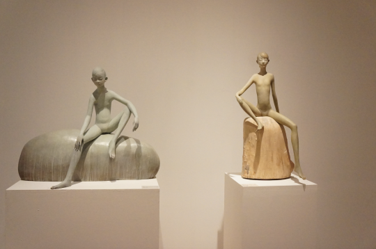 金钕“自在系列”作品,《自在一 》 83×51×53cm 铸铜着化学色&木 2015(右)
金钕“自在系列”作品,《自在一 》 83×51×53cm 铸铜着化学色&木 2015(右)