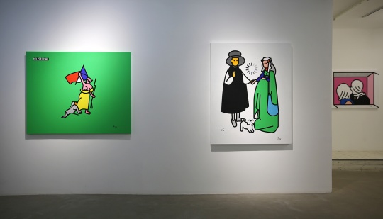 (左)《发生这种事,大家都不想的》 120×150cm 布面丙烯 2016、(右)《有理由等待更美好的继续》 150 x 120 cm 布面丙烯 2016 (左)《发生这种事,大家都不想的》 120×150cm 布面丙烯 2016、(右)《有理由等待更美好的继续》 150 x 120 cm 布面丙烯 2016