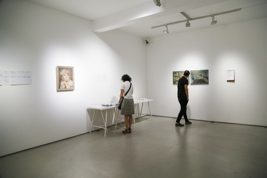 展览开幕现场来了很多艺术家和观众
展览开幕现场来了很多艺术家和观众