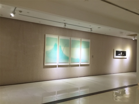 近处为沈勤作品《仿倪云林画意》,远处为《村.16》
近处为沈勤作品《仿倪云林画意》,远处为《村.16》