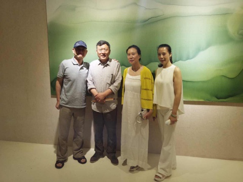 展览现场嘉宾合影
展览现场嘉宾合影