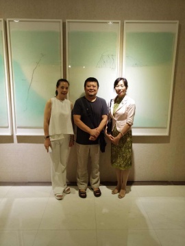 展览现场嘉宾合影
展览现场嘉宾合影