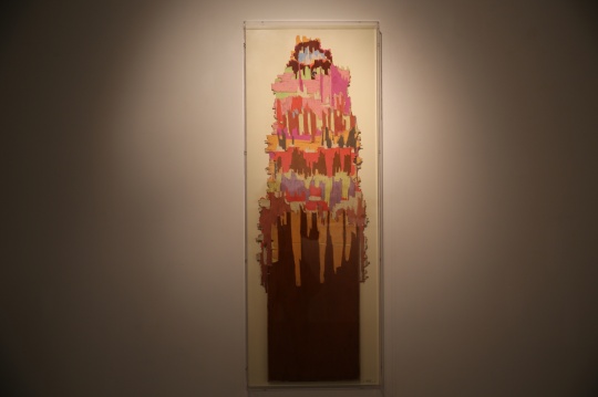 王礼军 《雍容》152×55×9cm 旧家具木板、粉笔、亚克力、油漆 2016
王礼军 《雍容》152×55×9cm 旧家具木板、粉笔、亚克力、油漆 2016
