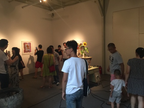 随它,既是随着材料与空间,也是随着自己的念想。
随它,既是随着材料与空间,也是随着自己的念想。