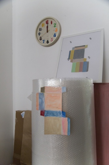工作室里并没有太多余友涵的作品,但有很多他随处画的小画
工作室里并没有太多余友涵的作品,但有很多他随处画的小画