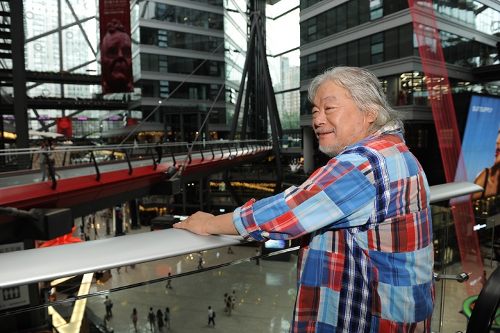 黄建华 艺术王国里的老顽童 黄建华 艺术王国里的老顽童