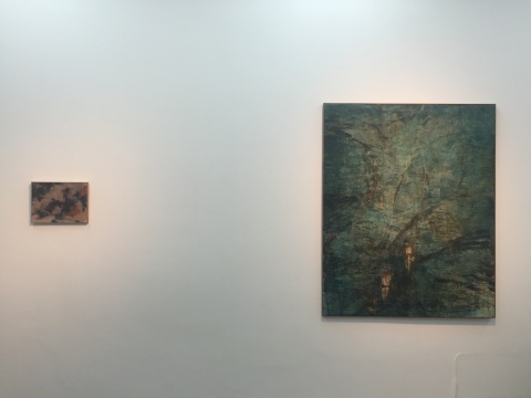 左：王亚彬 《遇仙石》 30X40cm 布面油画  2015；

右：王亚彬《落苔溪》 162x130cm 布面油画 2016
