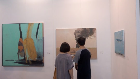 展览现场的架上作品
展览现场的架上作品