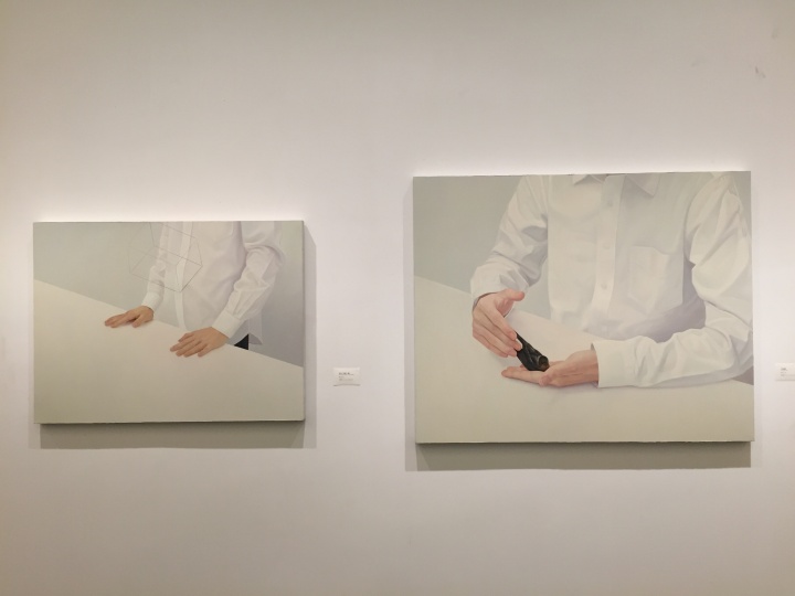 梁浩 《四分之三偏高一毫米》 120×90cm 布面油画 2014、《白鸟端鹤》 150×120cm 布面油画 2016
梁浩 《四分之三偏高一毫米》 120×90cm 布面油画 2014、《白鸟端鹤》 150×120cm 布面油画 2016