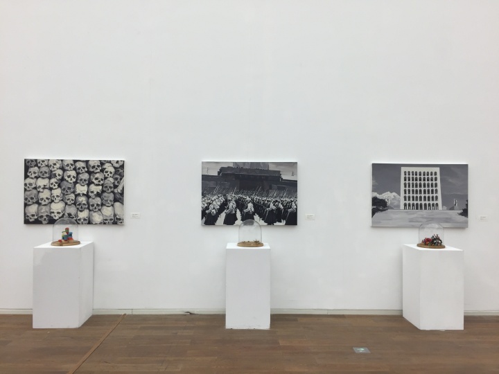 张柘 《小男孩(我)与独裁者(我)》系列 120×80cm,30×30×35cm 布面油画 现成品 2016
张柘 《小男孩(我)与独裁者(我)》系列 120×80cm,30×30×35cm 布面油画 现成品 2016
