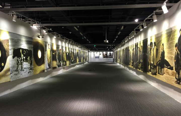 8月5日,“悯伤的史诗——程丛林作品大型项目”于浦东新区洲海路999号森兰国际展厅展出现场
8月5日,“悯伤的史诗——程丛林作品大型项目”于浦东新区洲海路999号森兰国际展厅展出现场