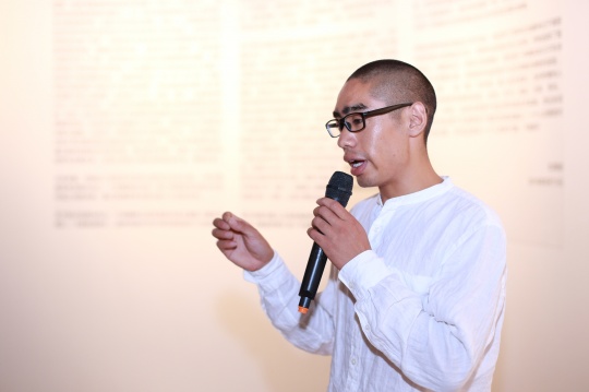 艺术家何锐
艺术家何锐