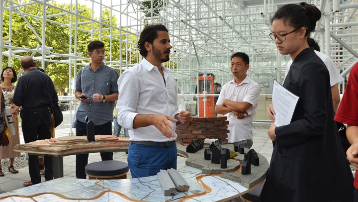 Landversation 土地对谈 奥托邦戈·恩坎加 Otobong Nkanga 上海种子现场图 Shanghai Project 2016
Landversation 土地对谈 奥托邦戈·恩坎加 Otobong Nkanga 上海种子现场图 Shanghai Project 2016