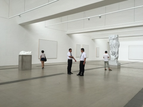 “克里斯丁·莱默茨与诺伯特·塔丢斯：肉”展览现场
