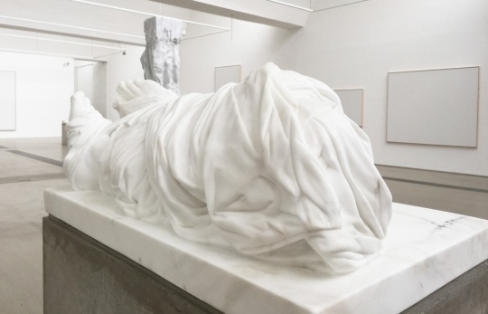 白色卡拉拉大理石 34×82×51cm 2014 艺术家
