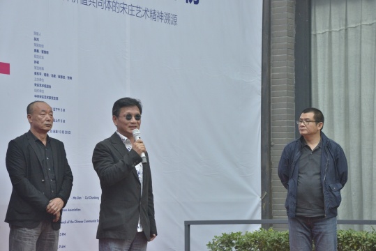 开幕式现场 批评家代表李晓峰发言
