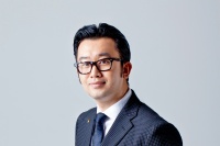 高鹏 从“看客”到责任者