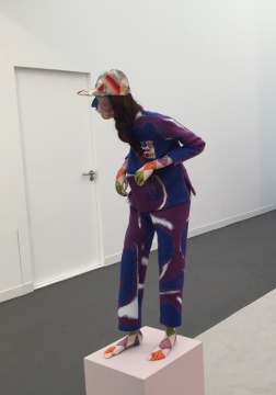 Frieze London, Kate MacGarry, Francis Upritchard, Seraphina Purple Kiss
Frieze London, Kate MacGarry, Francis Upritchard, Seraphina Purple Kiss
