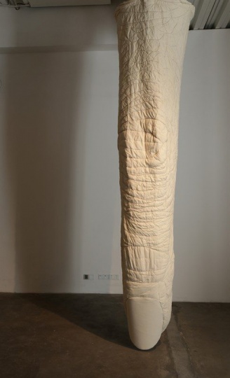 2014年,伍伟在NUO ART展出的《食指》
2014年,伍伟在NUO ART展出的《食指》