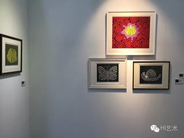 深圳本土画廊竹空间带去的草间弥生的版画作品则无人下手,对此画廊的工作人员也有颇多无奈:“现在还是有很多人觉得版画是打印的,是复制品,这也是阻碍作品出售的原因吧。”
深圳本土画廊竹空间带去的草间弥生的版画作品则无人下手,对此画廊的工作人员也有颇多无奈:“现在还是有很多人觉得版画是打印的,是复制品,这也是阻碍作品出售的原因吧。”