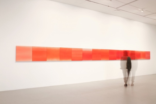 韩国艺术家Kim, Taek Sang《Breathing light - Breeze》 70x1050cm 布面丙烯 2015 韩国艺术家Kim, Taek Sang《Breathing light - Breeze》 70x1050cm 布面丙烯 2015