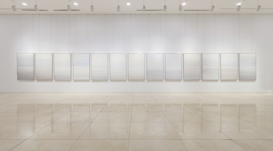 韩国艺术家 KimYisu《Inframince-Lanscape》131x81cm每个丙烯 透明胶带 亚克力板  2016
