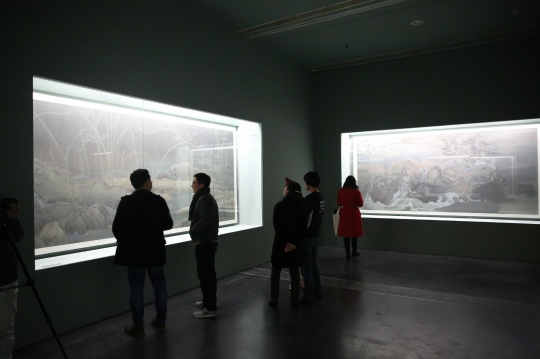 当天前来观展的观众络绎不绝
当天前来观展的观众络绎不绝