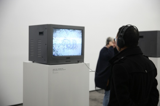外面的一间展示了他电视装置影像作品
外面的一间展示了他电视装置影像作品