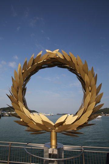 瀬户内国际艺术祭 小豆岛 崔正化 (韩国)《太阳的赠礼》
瀬户内国际艺术祭 小豆岛 崔正化 (韩国)《太阳的赠礼》