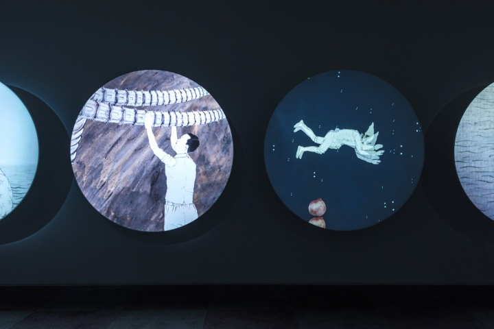 吴俊勇《千月》 影像装置 9屏动画装置 2012
吴俊勇《千月》 影像装置 9屏动画装置 2012