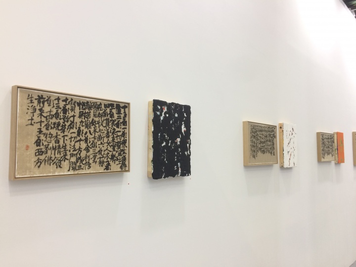 亦安画廊在作品选择上以小幅和亲民价为主。
亦安画廊在作品选择上以小幅和亲民价为主。