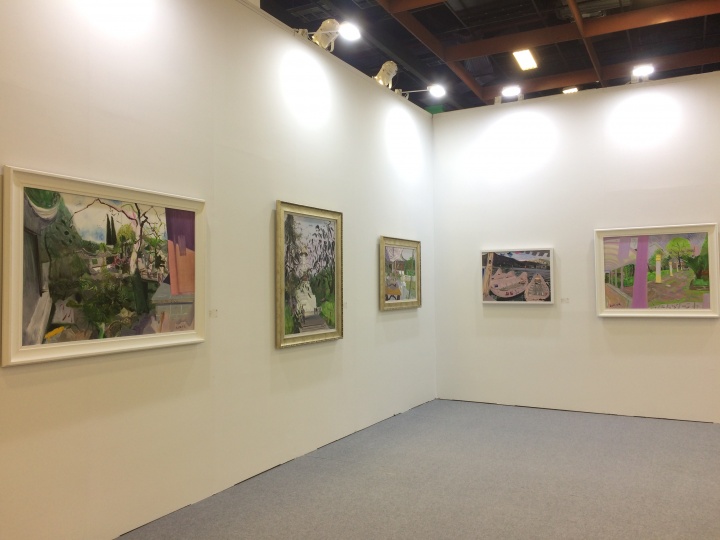 凤凰艺都在参展艺博会的同时,也在台湾采泥画廊为卢征远举办个展。
凤凰艺都在参展艺博会的同时,也在台湾采泥画廊为卢征远举办个展。