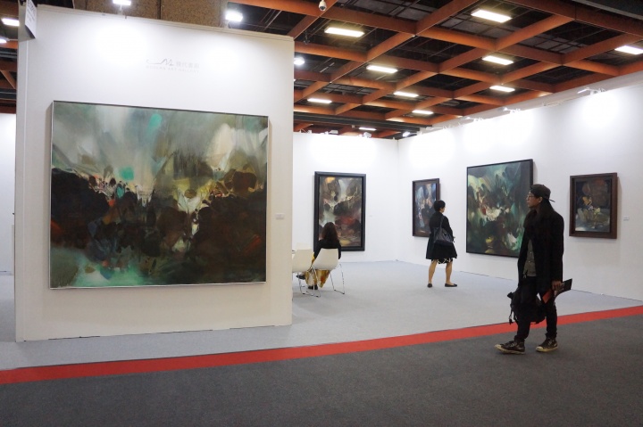 台湾现代画廊带来了清一色的朱德群
