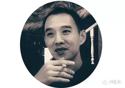 廖廖(批评家)
关于谁是赢家这件事。在悲观主义者看来,基弗没法阻止违背自己意愿的展览是输家。画廊被打乱了步骤,失去控制权,也是输家。中间人被挖出“黑历史”是输家。央美被批评不遵守“游戏规则”,也是输家”。
在乐观主义者看来,基弗和代理画廊尽管不高兴,但是展览与学术研讨肯定会扩大艺术家在中国的影响。中间人尽管被批“不专业”,到最后还是把事情给办成了的赢家。央美尽管有压力,有批评,但是央美也因为自己的冒险精神成为观众为其点赞的赢家。
至于我们看展的吃瓜群众,既看了传说中的基弗,又普及了相关法律知识,学术和八卦两不误,其实是最大赢家。
廖廖(批评家)
关于谁是赢家这件事。在悲观主义者看来,基弗没法阻止违背自己意愿的展览是输家。画廊被打乱了步骤,失去控制权,也是输家。中间人被挖出“黑历史”是输家。央美被批评不遵守“游戏规则”,也是输家”。
在乐观主义者看来,基弗和代理画廊尽管不高兴,但是展览与学术研讨肯定会扩大艺术家在中国的影响。中间人尽管被批“不专业”,到最后还是把事情给办成了的赢家。央美尽管有压力,有批评,但是央美也因为自己的冒险精神成为观众为其点赞的赢家。
至于我们看展的吃瓜群众,既看了传说中的基弗,又普及了相关法律知识,学术和八卦两不误,其实是最大赢家。
