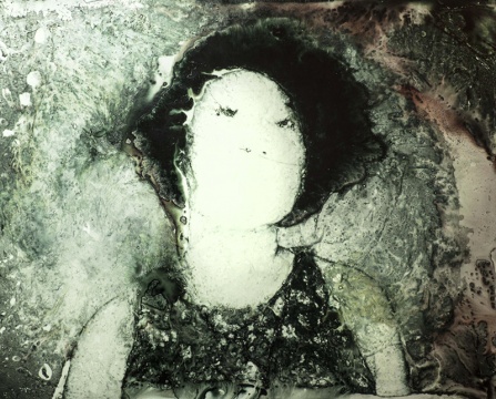 《肖像 1》,2015,胶片,综合材料,81×101 cm
《肖像 1》,2015,胶片,综合材料,81×101 cm