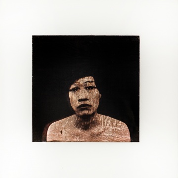 《石头上的肖像 1》 2012,胶片,综合材料,15×15 cm
《石头上的肖像 1》 2012,胶片,综合材料,15×15 cm