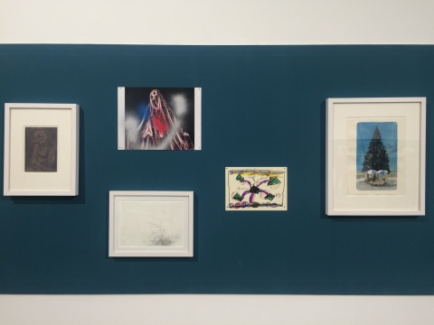 展厅两侧的纸本作品
展厅两侧的纸本作品