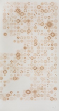 梁铨《无题》180×97cm 茶、宣纸 2015
梁铨《无题》180×97cm 茶、宣纸 2015