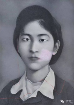 
张晓刚 《大家庭：灰色背景的女孩》 70×50cm 布面油画 1995

成交价：276万元

