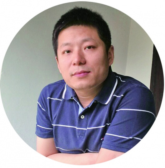 李抗资深市场专家这些因素会给艺术市场助力的,像2009、2010年时的亿元拍品几乎都是刘益谦一人包揽的,最近几天的不同的天价拍品分别由不同的买方竞得,已经很给市场信心了。但市场前行最大的内在动力还应该是文化价值的阐释和引导,目前市场火热的一面毕竟只是中国艺术品得一个角落而已,还有许多高价值区域未被市场充分认知的将会是未来市场的活力源头。譬如现当代板块里的常玉、吴大羽在近几年的市场表现,当然也包括那件“人人发”拍品,都能说明些问题。 李抗资深市场专家这些因素会给艺术市场助力的,像2009、2010年时的亿元拍品几乎都是刘益谦一人包揽的,最近几天的不同的天价拍品分别由不同的买方竞得,已经很给市场信心了。但市场前行最大的内在动力还应该是文化价值的阐释和引导,目前市场火热的一面毕竟只是中国艺术品得一个角落而已,还有许多高价值区域未被市场充分认知的将会是未来市场的活力源头。譬如现当代板块里的常玉、吴大羽在近几年的市场表现,当然也包括那件“人人发”拍品,都能说明些问题。