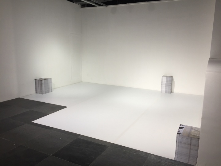高倩彤此次展出了一系列综合材料、装置及多媒体作品: 《白色石头》、《摩登家具系列》 、《稳定的地面》、《以旧方式站立》
第五届三亚艺术季的20位入围艺术家名单分别为(按姓氏首字母排序):陈翊朗(香港)、戴陈连、高露迪、高倩彤(香港)、管钧(美国)、郭熙+张健伶组合、郝敬班、黎卓华(香港)、梁半、林奥劼、刘野夫、罗智信(台湾)、娜布其、沈莘、施昀佑(台湾)、武晨、杨圆圆、尉洪磊、张徐展(台湾)、周思维。
高倩彤此次展出了一系列综合材料、装置及多媒体作品: 《白色石头》、《摩登家具系列》 、《稳定的地面》、《以旧方式站立》
第五届三亚艺术季的20位入围艺术家名单分别为(按姓氏首字母排序):陈翊朗(香港)、戴陈连、高露迪、高倩彤(香港)、管钧(美国)、郭熙+张健伶组合、郝敬班、黎卓华(香港)、梁半、林奥劼、刘野夫、罗智信(台湾)、娜布其、沈莘、施昀佑(台湾)、武晨、杨圆圆、尉洪磊、张徐展(台湾)、周思维。