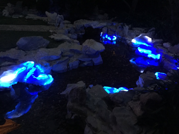 刘佳玉的《冰屿》在夜间的灯光效果 刘佳玉的《冰屿》在夜间的灯光效果