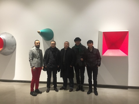 左起：魔方MOCUBE出品人何脉、艺术家唐晖、艺术家唐骁、艺术北京总监董梦阳、策展人戴卓群
