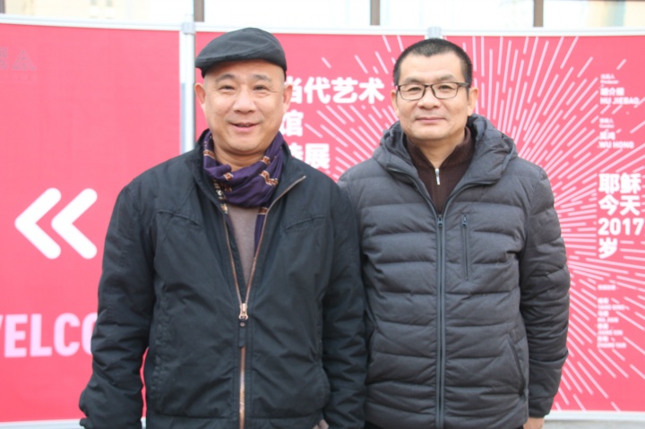 宋庄当代艺术文献馆执行馆长吴鸿与艺术家、文献馆终身专家顾问方力钧
宋庄当代艺术文献馆执行馆长吴鸿与艺术家、文献馆终身专家顾问方力钧