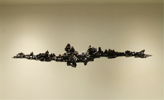 丁浩 《浮城》 50×50×245cm 2013
丁浩 《浮城》 50×50×245cm 2013