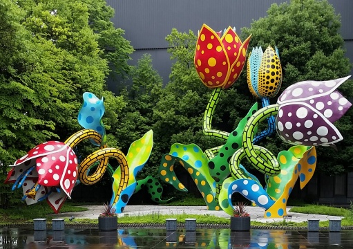 The Visionary Flowers 2002, 1057×1830×1625cm
Matsumoto City Museum of Art
The Visionary Flowers 2002, 1057×1830×1625cm
Matsumoto City Museum of Art