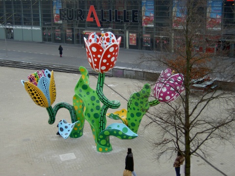 Tulipes of Shangri-La 2003, 700×400×500cmLille station, France(lille2004 Flower power) Tulipes of Shangri-La 2003, 700×400×500cmLille station, France(lille2004 Flower power)