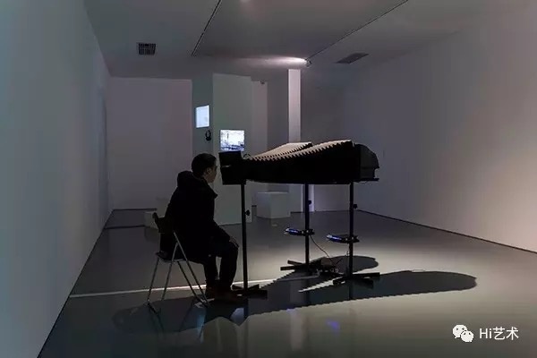 陈劭雄 《视力矫正器3》&nbsp;7’50’’&nbsp;双频录像装置，有声，彩色&nbsp;1996（博而励画廊）
