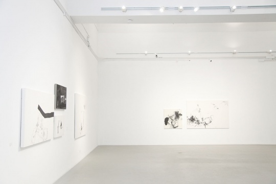 蕴藏抽象中的真实之光 朱岚个展“恒常”在成当代艺术中心开幕 蕴藏抽象中的真实之光 朱岚个展“恒常”在成当代艺术中心开幕
